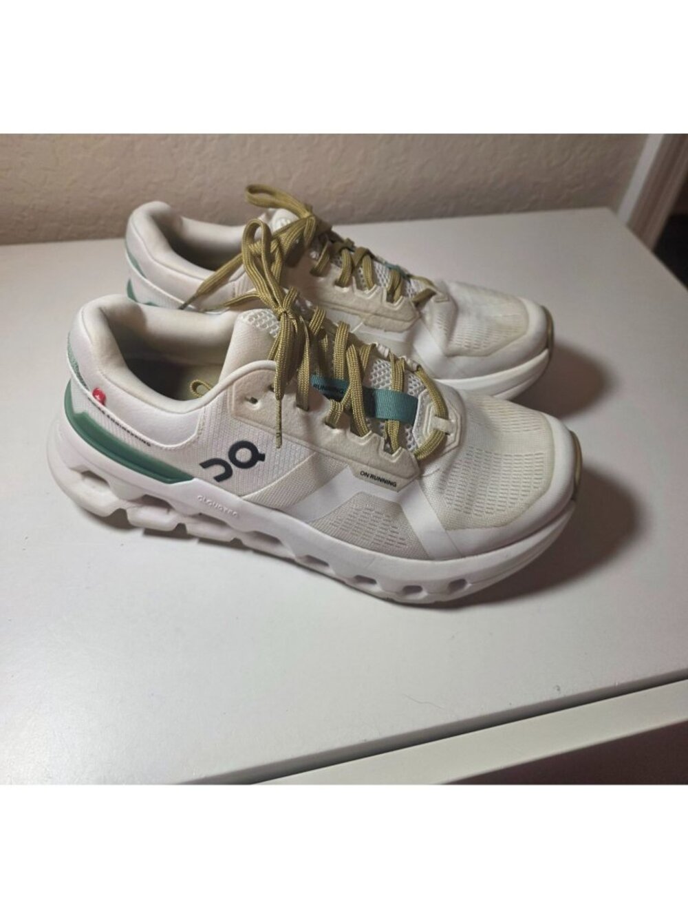 On Cloud On Running CloudRunner 2 Ladies Undyed Green Running Sneakers size 8.5